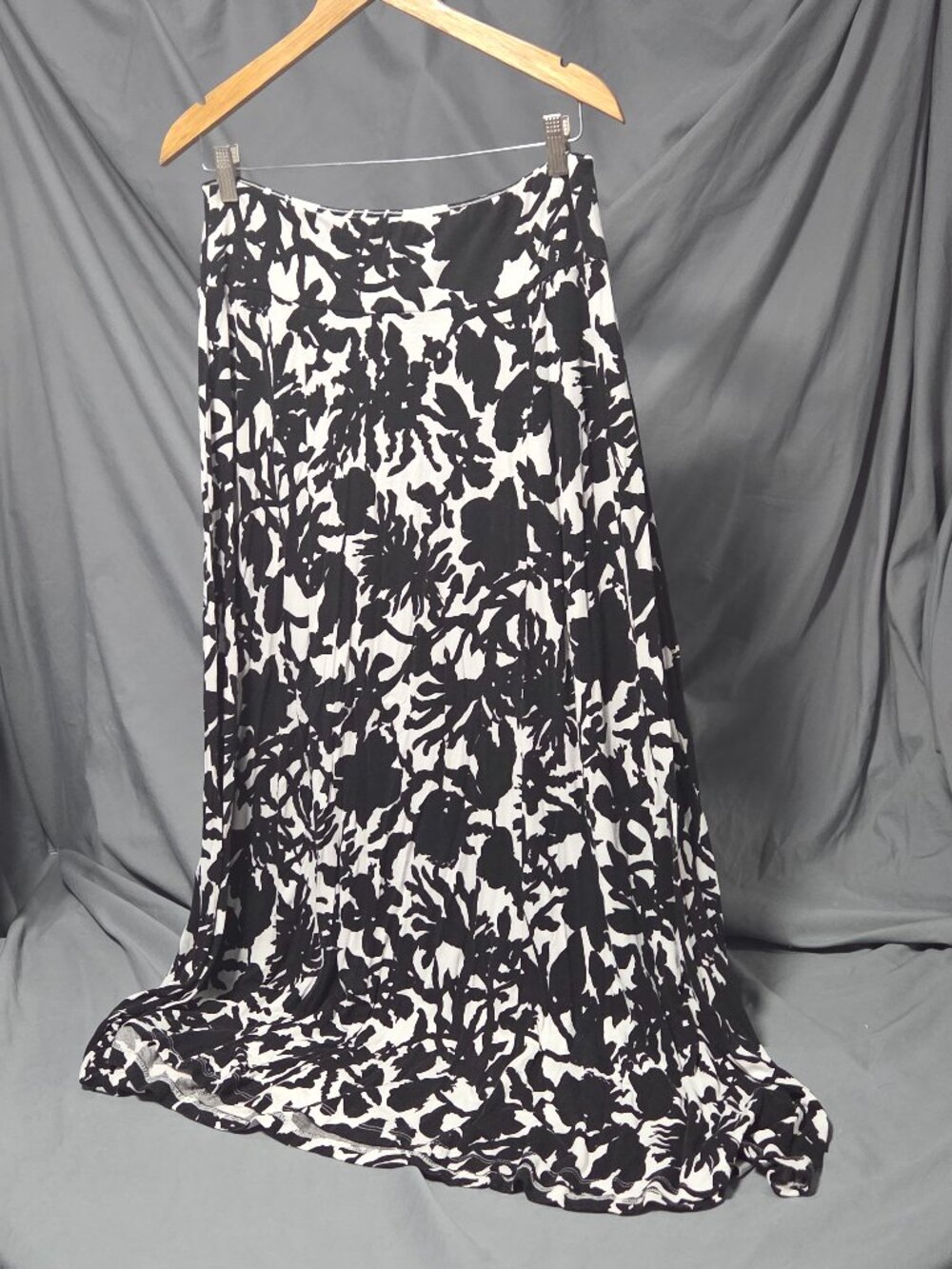 Large Black and White Print Long Skirt